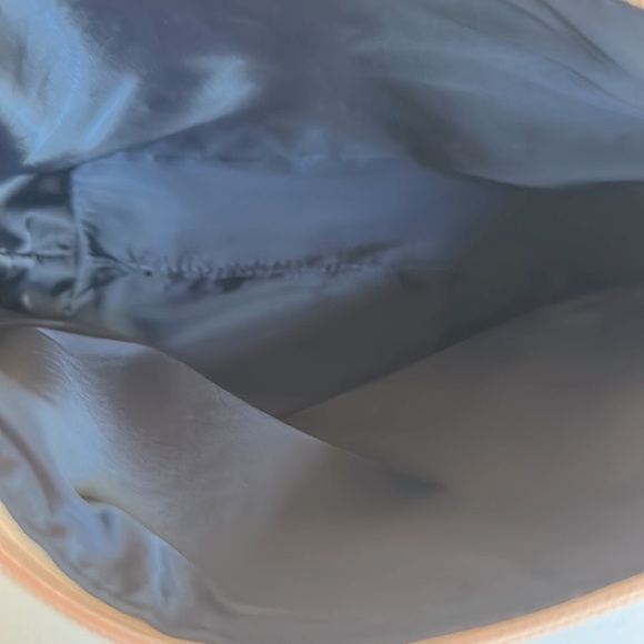 Kelly Wynne Patent Leather Go Get ‘Em Pouch- Medium - Picture 3 of 3